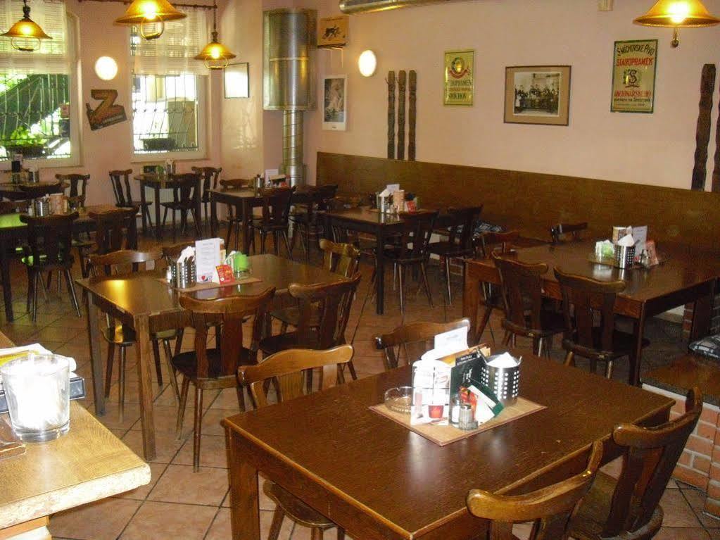 Nova Hospoda - Hotel & Restaurant Prag Exterior foto