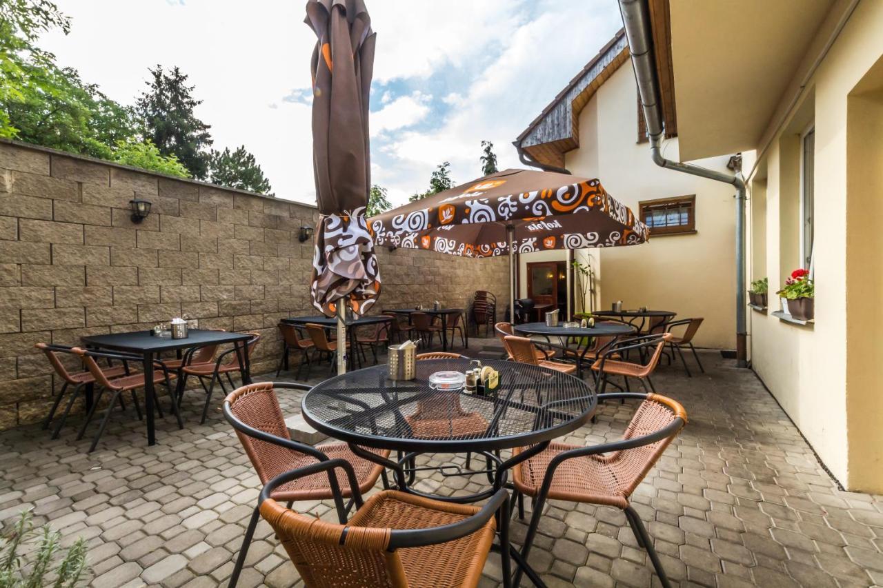 Nova Hospoda - Hotel & Restaurant Prag Exterior foto